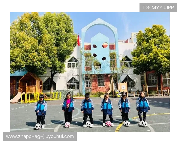 七岁儿童足球启蒙技巧与训练方法 玩转足球的快乐世界